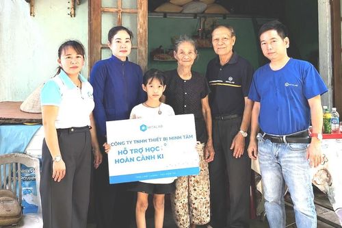 Phụ nữ Đà Nẵng trao hơn 1.800 suất quà tiếp bước đến trường