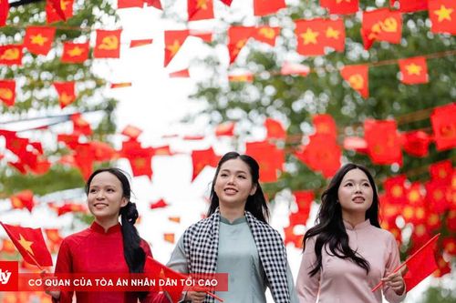 Núi Bà Đen nhuộm đỏ sắc cờ dịp Quốc khánh