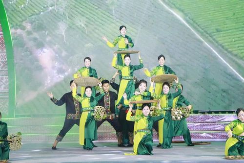 Rộn ràng không gian văn hóa, ẩm thực bên dòng Sông Cầu