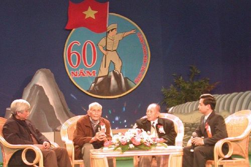 Ra đi từ phủ Thượng thư…