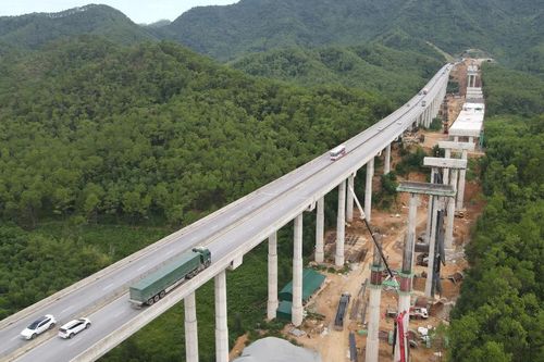 Làm xuyên lễ để sớm giải tỏa nút thắt trên cao tốc Diễn Châu - Bãi Vọt