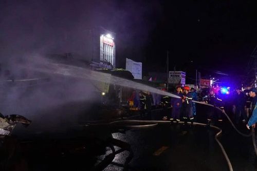 Cháy chợ ở Lâm Đồng, 16 ki ốt bị thiêu rụi trong đêm