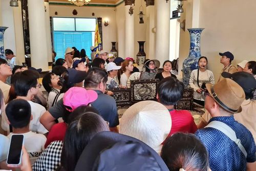 Hàng ngàn du khách đến thăm nhà công tử Bạc Liêu dịp lễ 2/9