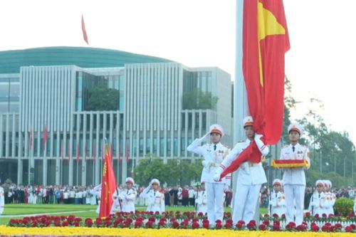 Lễ thượng cờ trên quảng trường Ba Đình