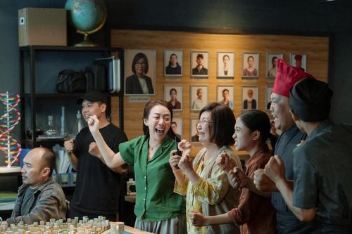 Cuộc đua phòng vé: 'Nghỉ hè sợ nghỉ hưu' đứng đầu doanh số