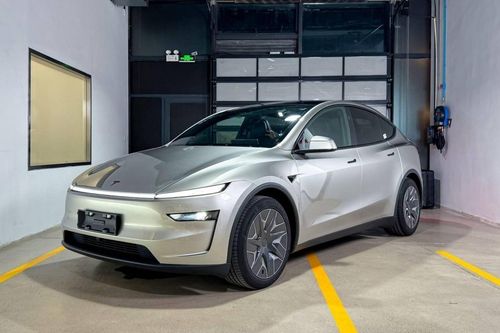 Xe điện Tesla bị tố sập gầm, hốc bánh xe cạ vào thành lốp