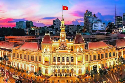 Sắp xếp, bổ nhiệm nhân sự cấp xã; thực hiện chính sách tiền lương, phụ cấp; đánh giá cán bộ theo KPI...