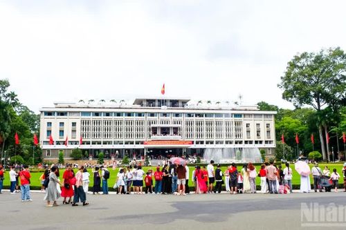 [Ảnh] Thành phố Hồ Chí Minh sôi động trong ngày Quốc khánh 2/9