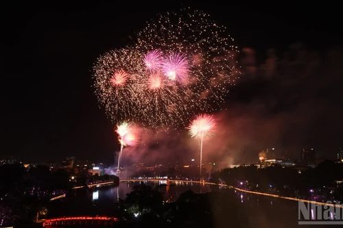 [Ảnh] Hà Nội rực rỡ pháo hoa chào mừng Tết Độc lập