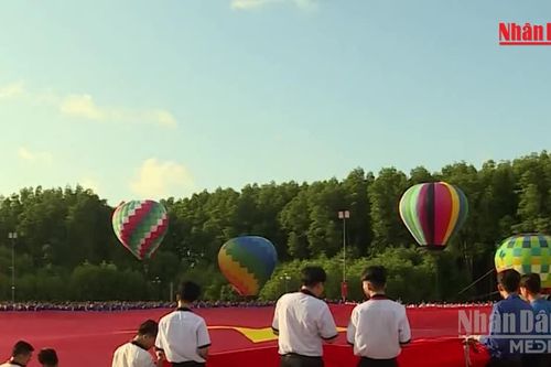 [Video] Lễ chào cờ đặc biệt ở Đất Mũi