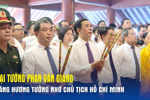 Đại tướng Phan Văn Giang dâng hương tưởng nhớ Chủ tịch Hồ Chí Minh