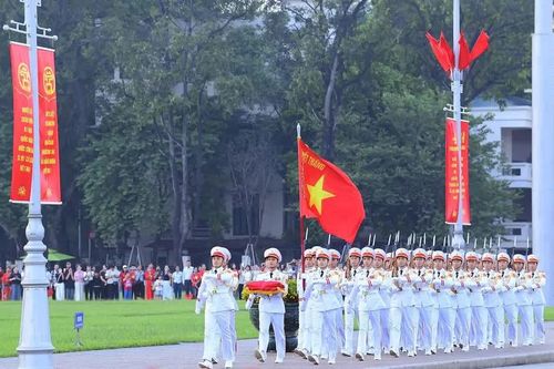 Tuổi trẻ cả nước đồng loạt thực hiện Lễ chào cờ đặc biệt 'Tôi yêu Tổ quốc tôi'