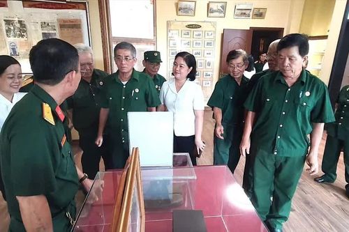Cựu chiến binh dành hơn 40 năm sưu tầm tư liệu về Bác Hồ