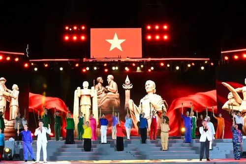 TPHCM tổ chức chương trình nghệ thuật 'Việt Nam tự hào vững bước' tối 2-9