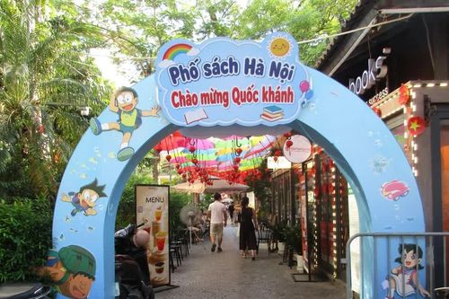 [GALLERY] Phố Sách Hà Nội rộn ràng ngày Quốc Khánh 2/9