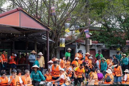 Du lịch Ninh Bình bùng nổ dịp Quốc khánh, doanh thu ước đạt 1.030 tỷ đồng