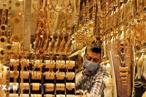 Giá vàng thế giới giảm xuống mức thấp nhất hơn 3 tuần