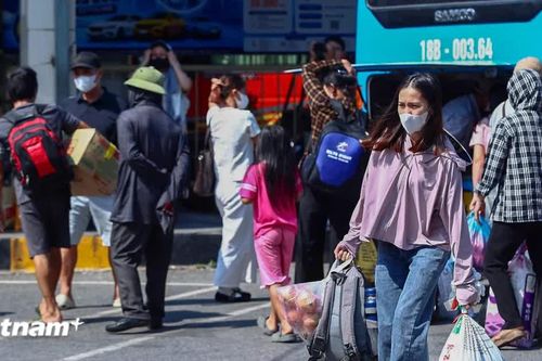 Ngày cuối nghỉ lễ 2/9: Xe nối đuôi nhau về bến, đông nghẹt 'thượng đế'
