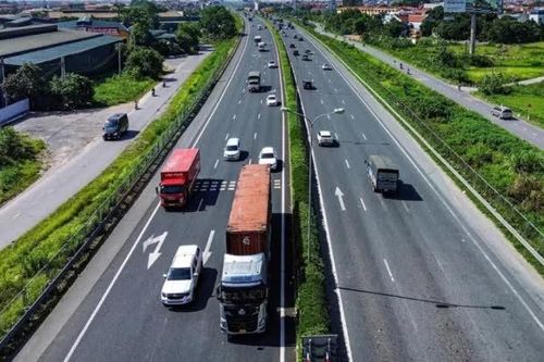 Rà soát quy định khoảng cách an toàn và mức phạt trên cao tốc