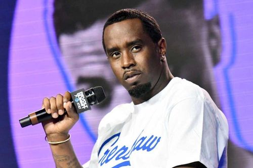 Con trai Sean “Diddy” Combs cầu xin cha được trả tự do ngay trên livestream