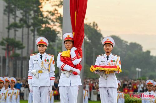 Thiêng liêng lễ thượng cờ Tổ quốc mừng ngày Quốc khánh 2/9