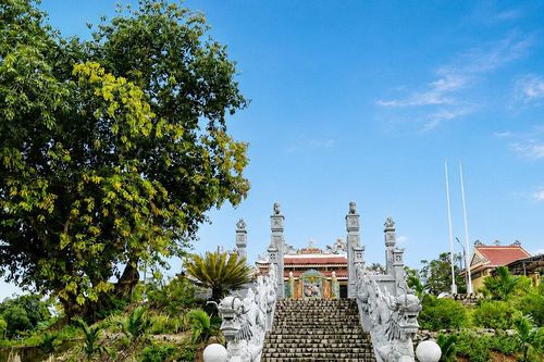 Trong ngôi từ đường