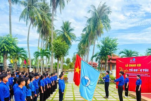 Tuổi trẻ Đà Nẵng chào cờ 'Tôi yêu Tổ quốc tôi'