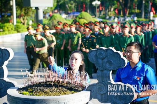Tuổi trẻ xứ Lạng chào cờ mừng Quốc khánh 2/9
