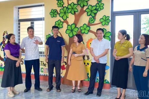 Lãnh đạo xã Quy Mông kiểm tra công tác chuẩn bị năm học mới