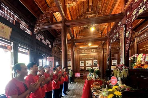 Bồi hồi nén hương tri ân Bác Hồ trong ngày Tết Độc lập