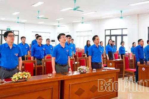 Tuổi trẻ Phú Thọ đồng loạt tổ chức lễ chào cờ “Tôi yêu Tổ quốc tôi”