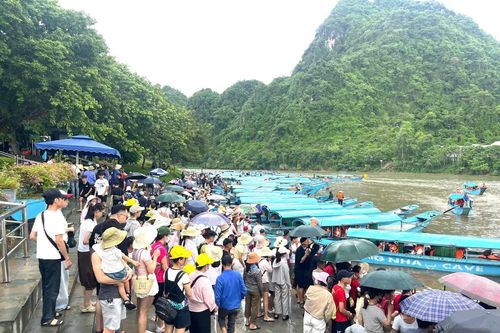 Phong Nha-Kẻ Bàng đón lượng lớn du khách đến khám phá, trải nghiệm