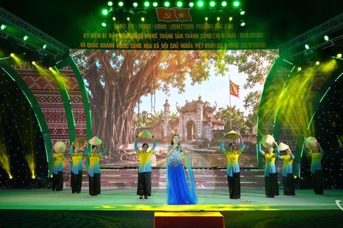 Sôi động đêm hội mừng Quốc khánh tại Phố đi bộ Sông Cầu
