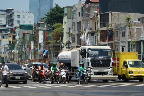 Nhịp giao thông trên Vành đai 1 đoạn Hoàng Cầu - Voi Phục vừa thông xe kỹ thuật