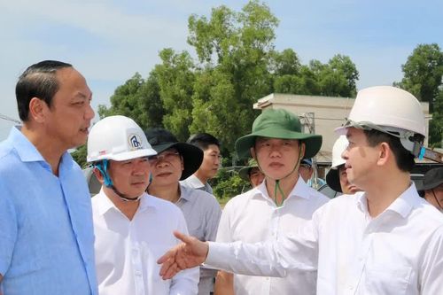 Động viên công nhân làm xuyên lễ phục vụ công trình APEC 2027