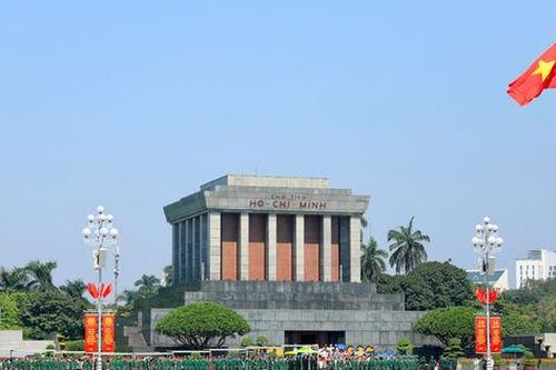 Dòng người thành kính vào Lăng viếng Bác dịp Quốc khánh 2-9
