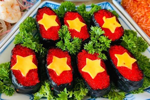 Tình yêu nước trong những món ăn mang màu cờ đỏ sao vàng trong ngày Quốc khánh