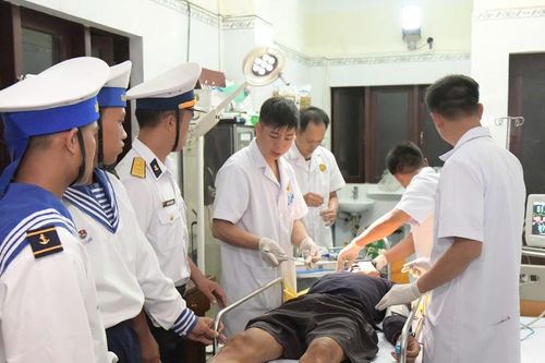 Tức tốc cứu ngư dân bị vỡ xương trán, gãy xương hàm, chấn động não