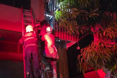 Kịp thời dập tắt đám cháy nhà dân tại Phú Lương, cứu 2 người thoát nạn an toàn