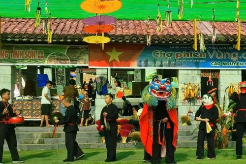 Điệu múa độc đáo của dân tộc Tày, Nùng giữa lòng Thủ đô