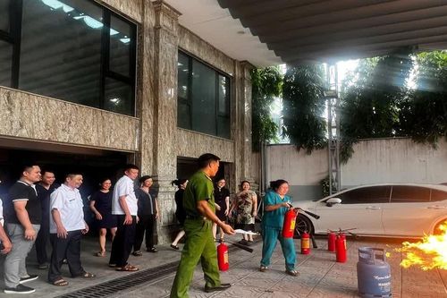 Tập huấn kỹ năng phòng cháy, chữa cháy và cứu nạn, cứu hộ tại tòa nhà cao tầng