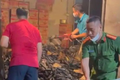 Xử lý nhanh đám cháy nhà dân