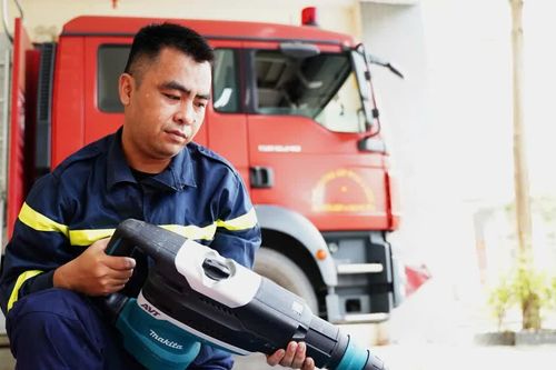 Cảnh sát PCCC và CNCH Hà Nội sẵn sàng phương tiện, ứng trực 24/24h trước mùa mưa bão