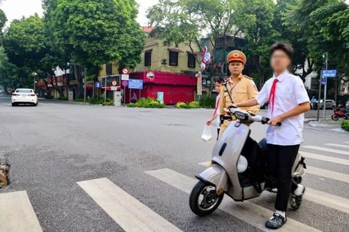 Hà Nội tăng cường kiểm tra giao thông - Học sinh, phụ huynh 'không thể đứng ngoài'