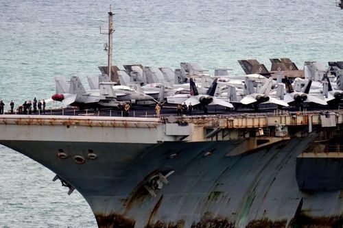 Siêu tàu sân bay Mỹ hoen rỉ, tróc sơn loang nổ khi trở về từ Trung Đông