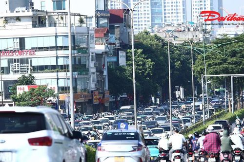 Đường phố Hà Nội nhộn nhịp trở lại sau kỳ nghỉ Quốc khánh