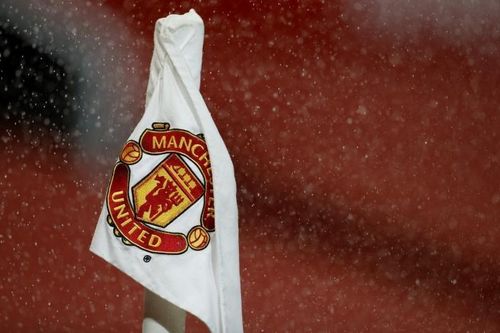 MU hành động sau sự cố 'thác nước' tại Old Trafford