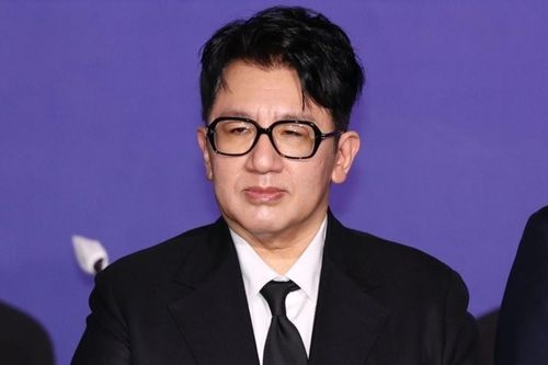 Bang Si Hyuk bị truy tố, phong tỏa tài sản
