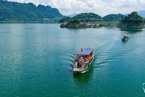 Phú Thọ đón 350.000 lượt khách, doanh thu du lịch ước đạt 370 tỉ đồng