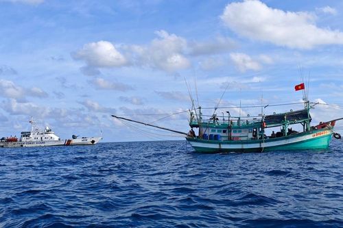 Chung sức gỡ 'thẻ vàng' IUU, giữ bình yên trên biển